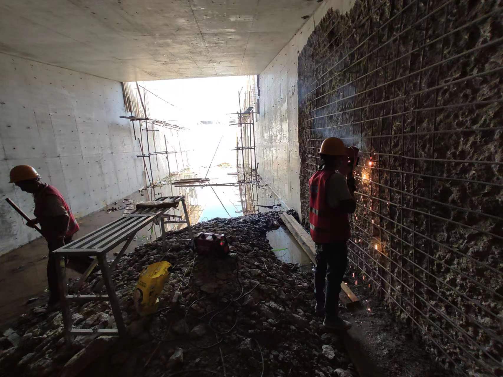 沛县挖断承重墙导致楼体开裂，加固施工方案出炉